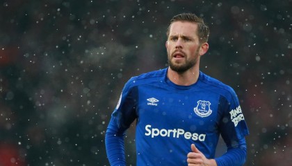 开云体育中国-欧文一剑封喉，当艺术篮球击碎雄鹿的钢铁洪墙