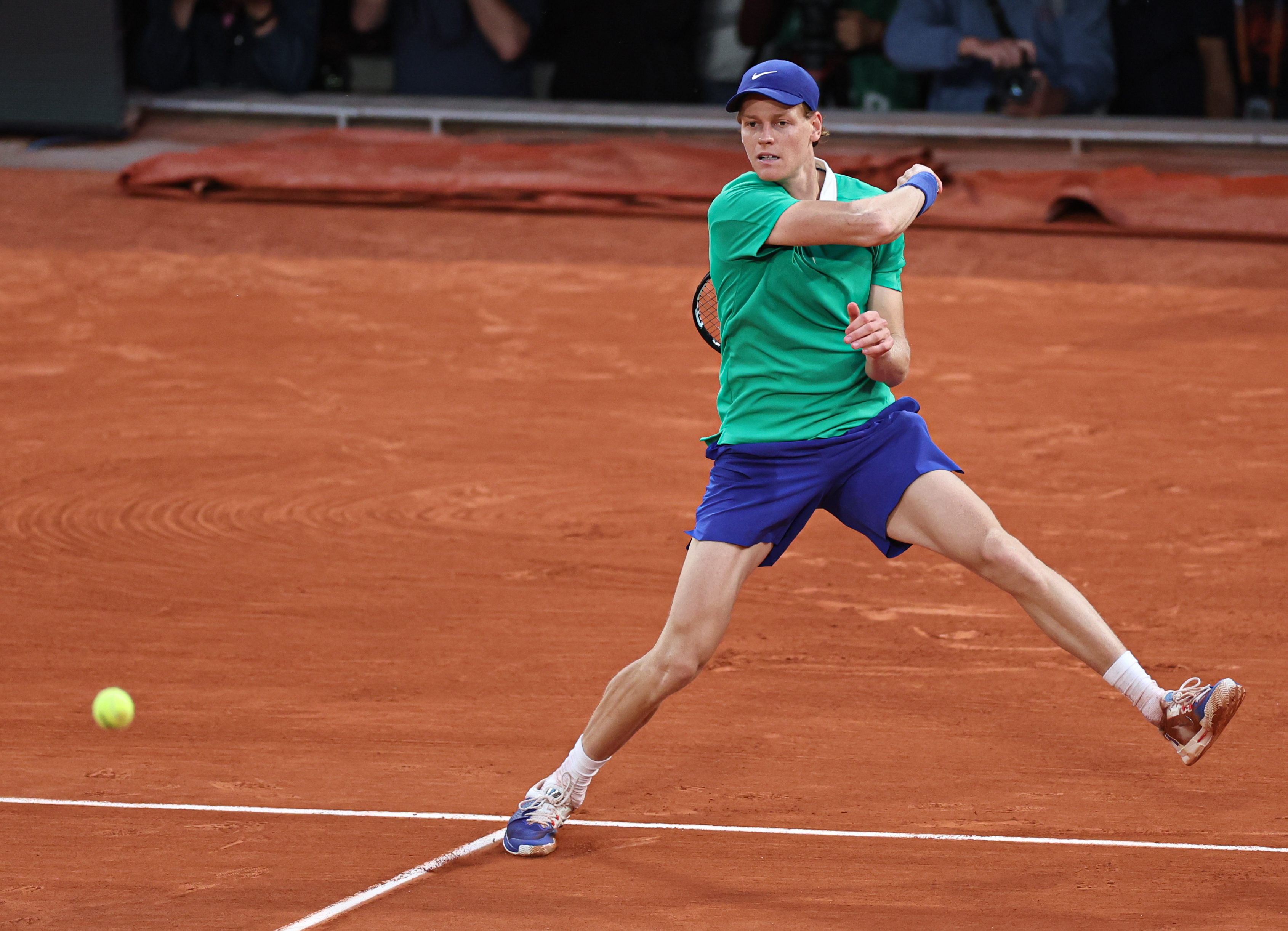 拉沃尔杯轻取法网，辛纳高光表现