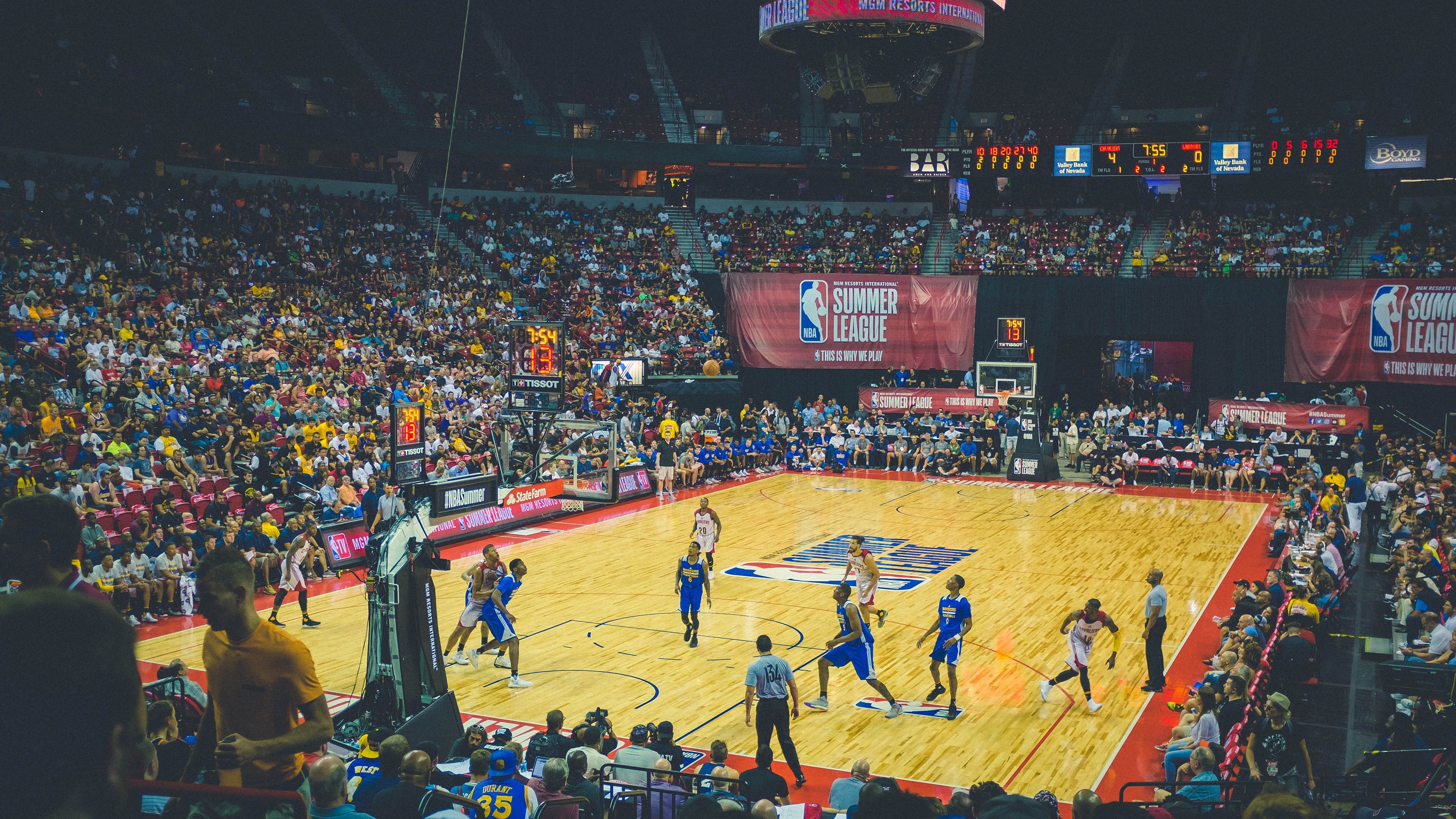 统治级表现！小贾伦狂轰32+12，国王力克公牛延续连胜