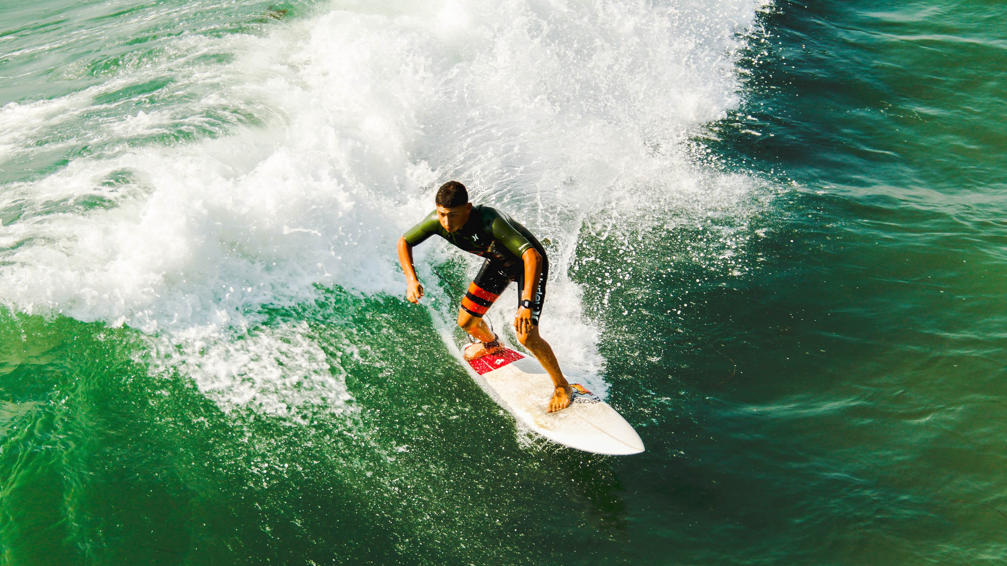 欧冠半决赛之夜,萨内全程高能输出,用奔跑撕碎宿命的剧本